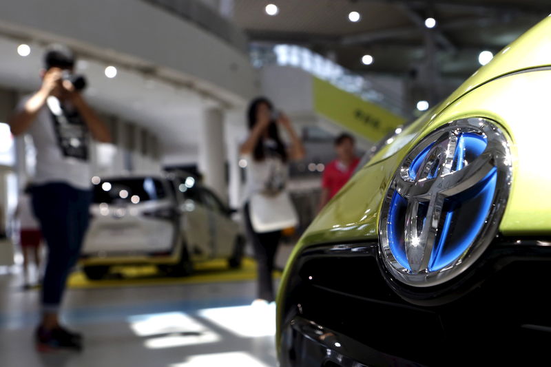 Toyota hy vọng sẽ bán được nhiều xe Toyota và Lexus hơn ở Nhật Bản, nhưng bán ít hơn ở Mỹ và phần còn lại của châu Á.  