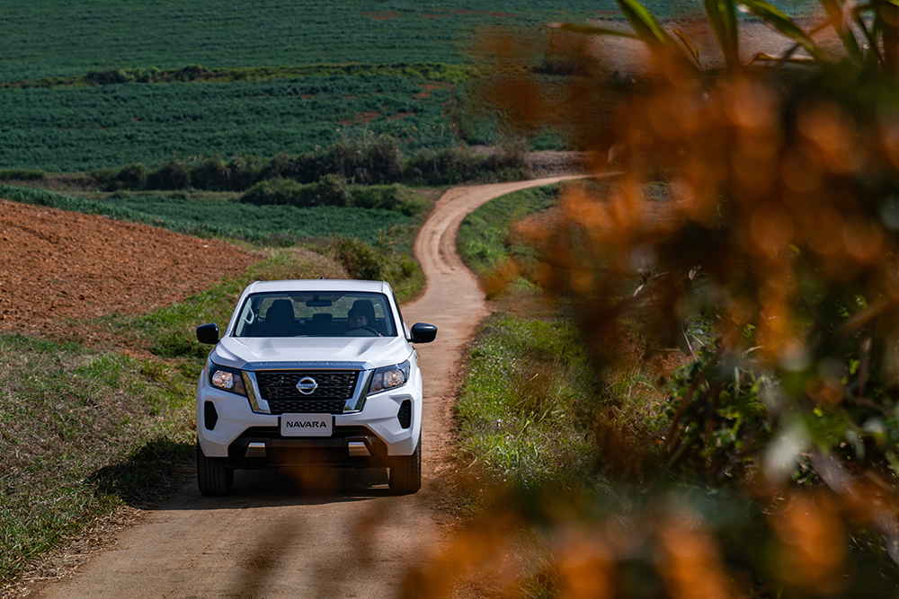 Không chỉ mang trong mình một “trái tim” mạnh mẽ, sự hào phóng của Nissan với Navara EL 2023 còn đem đến trải nghiệm lái thực sự êm mượt. Đó là nhờ hoạt động của hệ thống treo sau đa liên kết, thay vì dùng nhíp như nhiều mẫu bán tải cùng phân khúc trên thị trường.