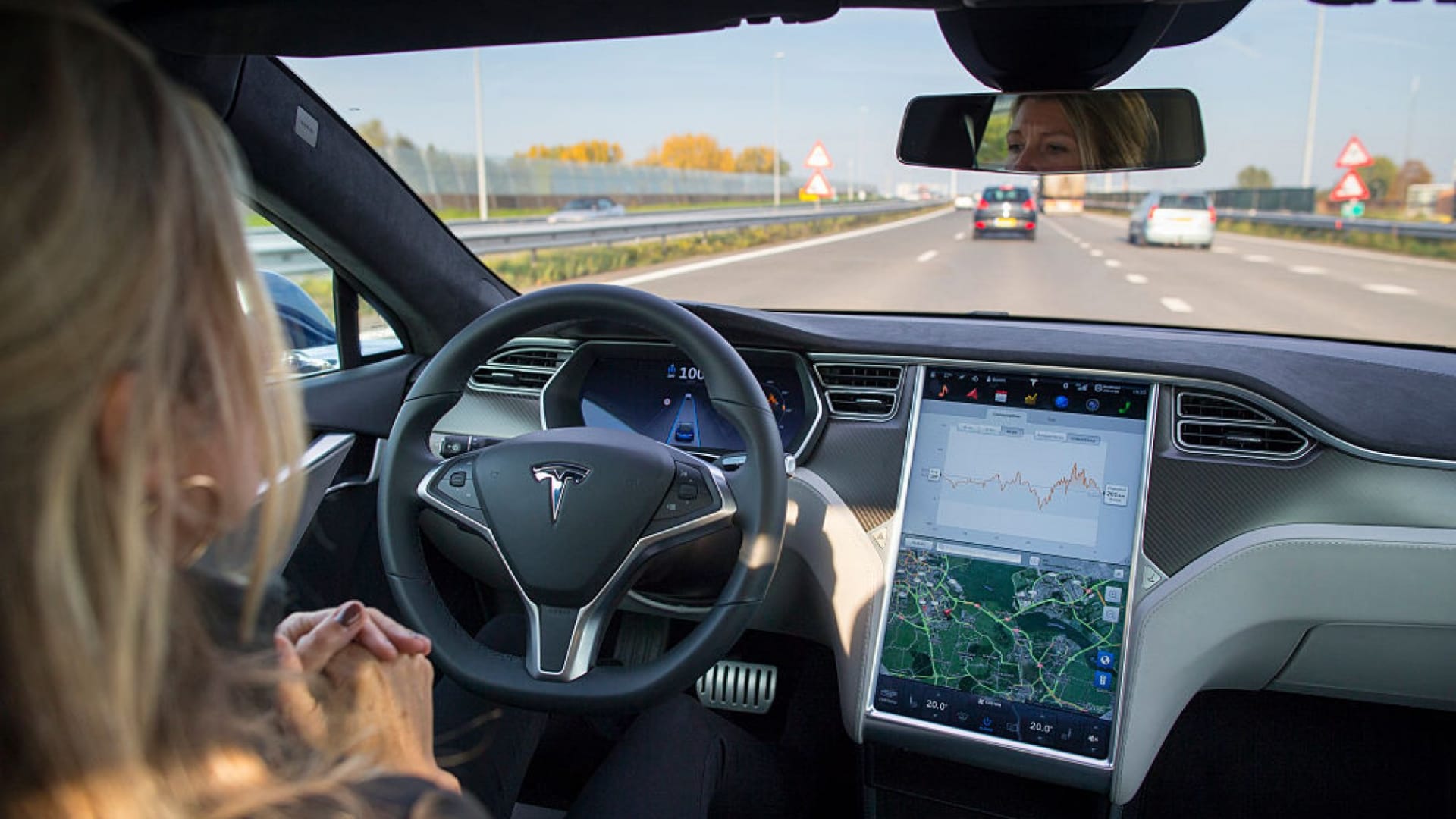 Hệ thống Tự lái hoàn toàn (FSD) của Tesla vẫn còn nhiều vấn đề.