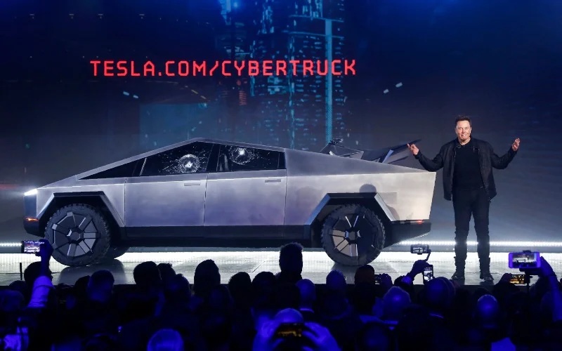 Elon Musk của Tesla đang tìm cách giải mã để tạo ra loại pin tốt hơn, rẻ hơn khi ông phải đối mặt với các mục tiêu đầy tham vọng nhằm thúc đẩy sản xuất ô tô.  