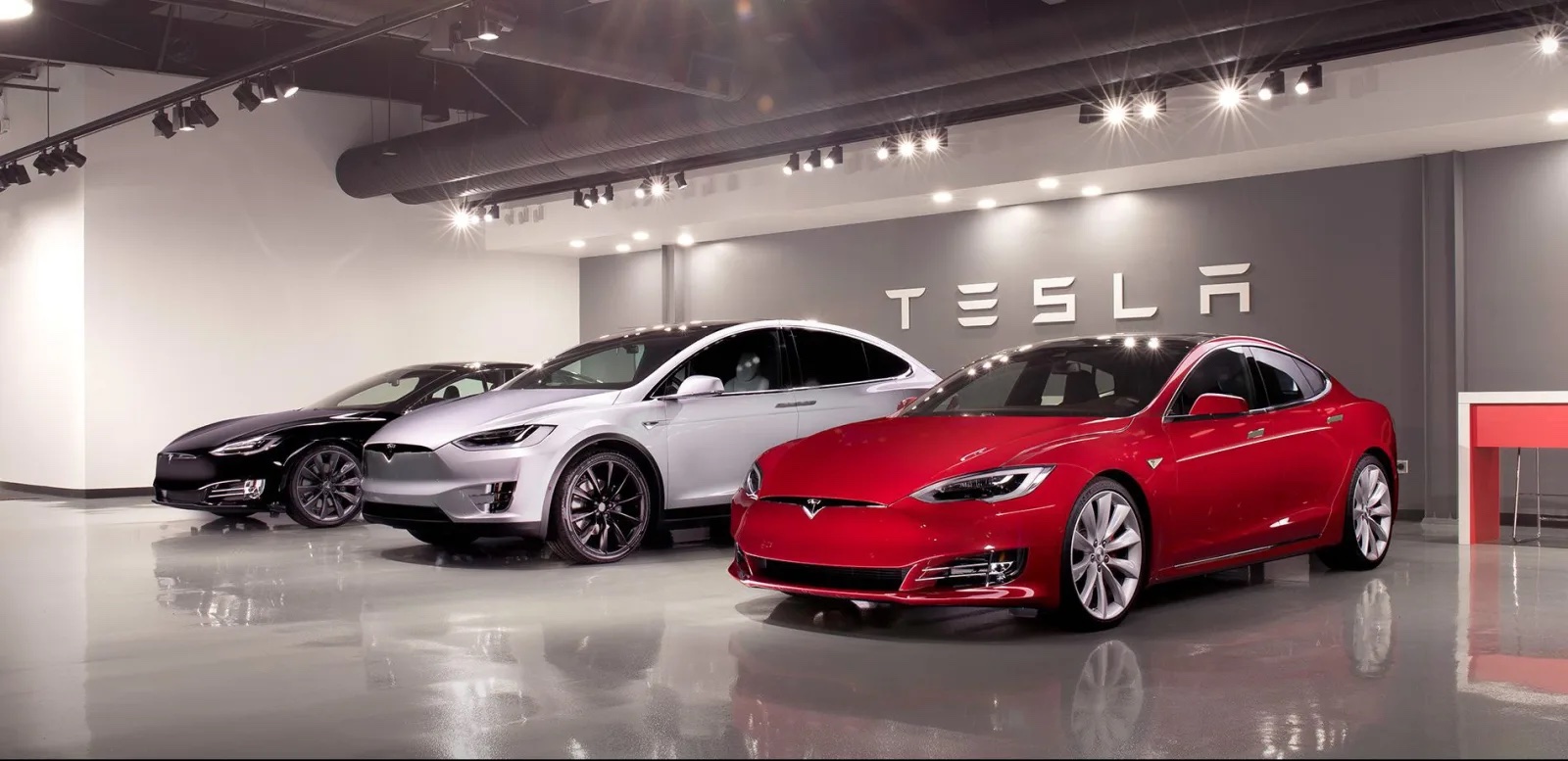 Tesla công bố doanh số kỷ lục nhưng “canh bạc” giảm giá không đạt được kì vọng
