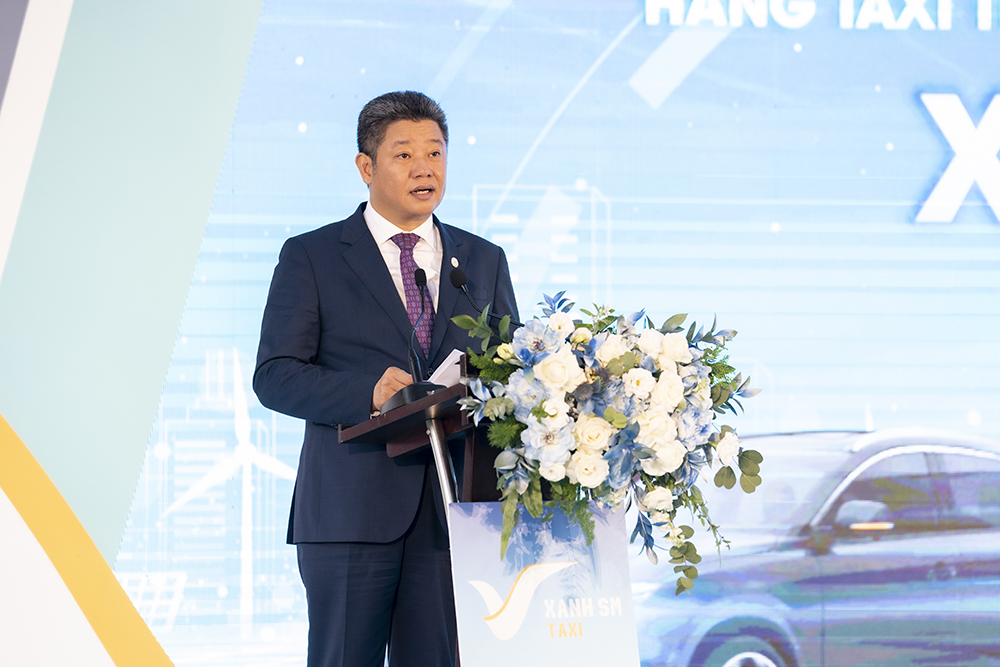 Ông Nguyễn Mạnh Quyền, Phó Chủ tịch UBND Thành phố Hà Nội: “Taxi điện là một trong những giải pháp tiên tiến, mang lại nhiều lợi ích cho cộng đồng, góp phần giảm thiểu ô nhiễm không khí và tiếng ồn, đồng thời tiết kiệm năng lượng và giảm chi phí cho người dùng. Ảnh: Vinfast.