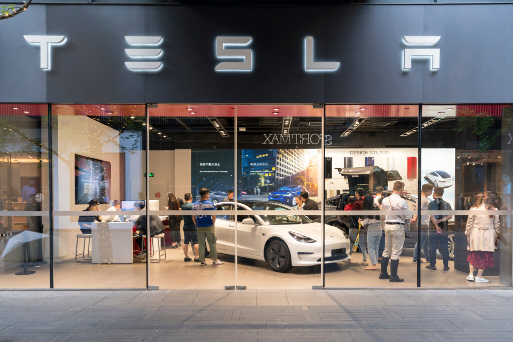Tesla “lũng đoạn” thị trường giá xe thế giới như thế nào?