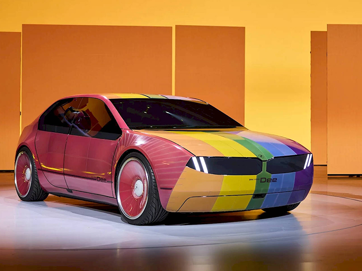 BMW i Vision Dee là chiếc xe ý tưởng có thể đổi tới 32 màu sắc khác nhau nhờ lớp thân vỏ đặc biệt.   