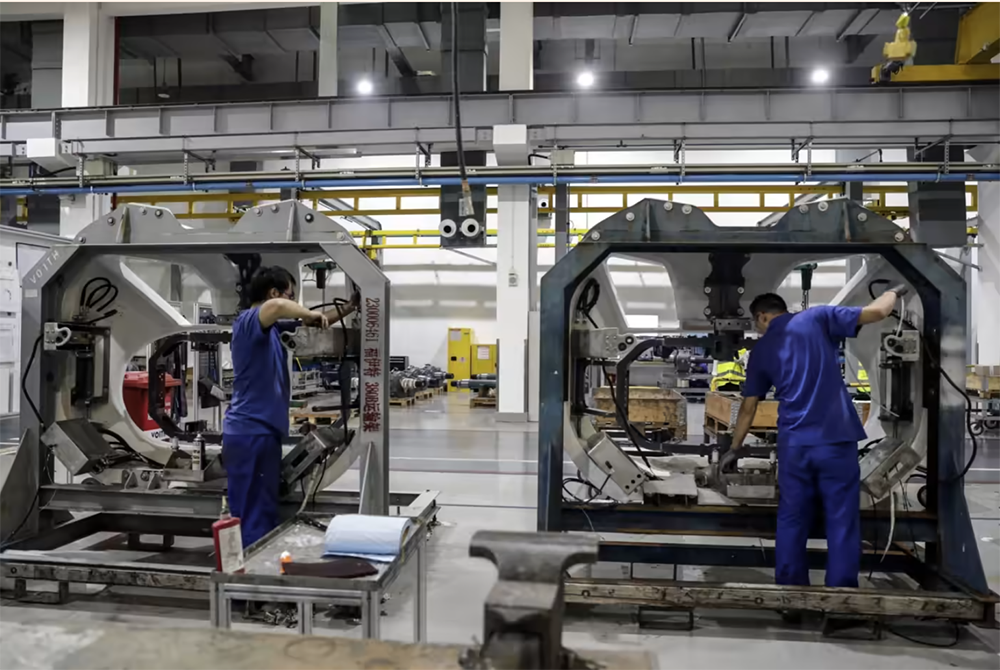 Huawei đã đầu tư 21,8 tỷ USD vào R&D vào năm 2021, đặc biệt tập trung vào ngành công nghiệp xe hơi. Ảnh: Bloomberg  