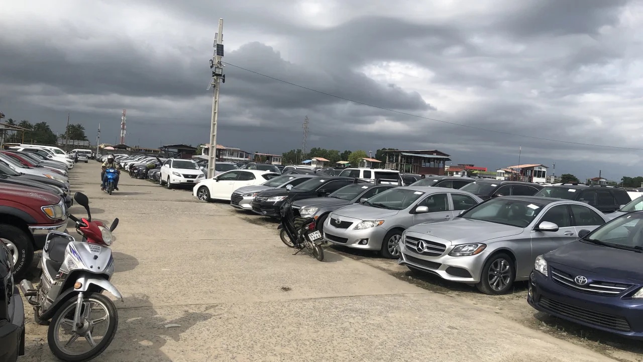 Bãi đỗ xe Fifa Park ở Cotonou, Benin.  