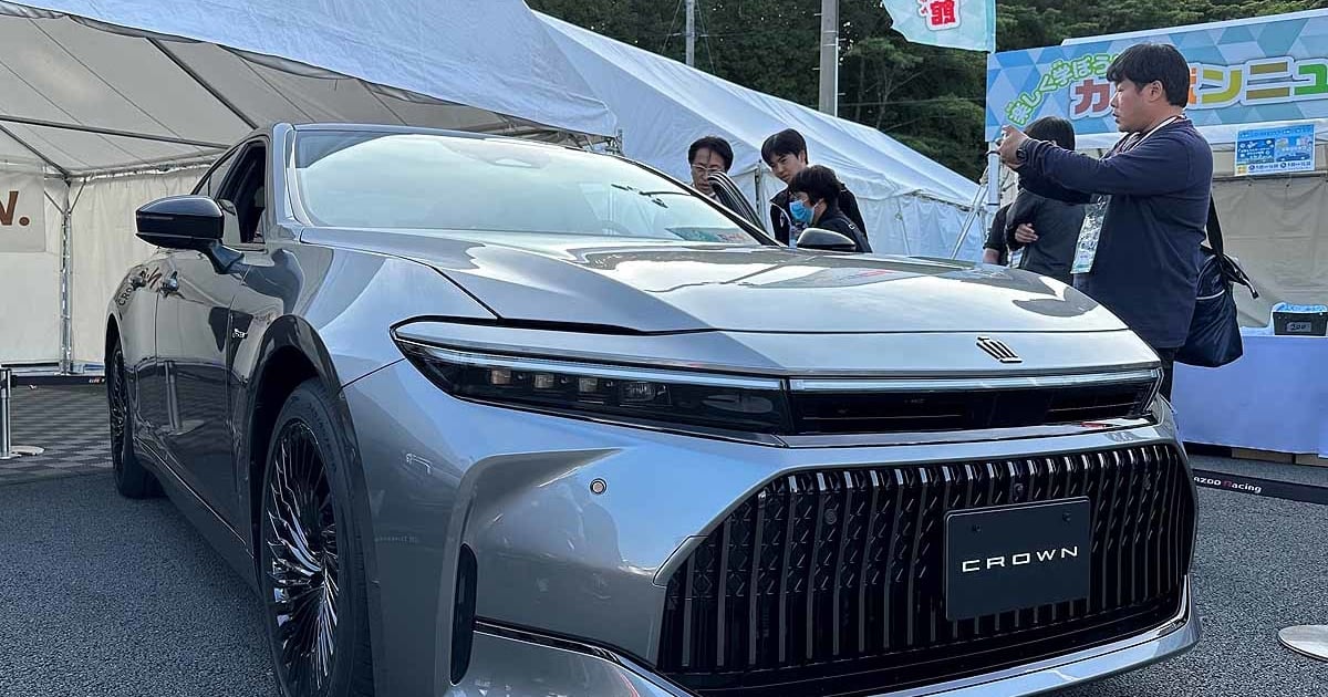 Crown sedan: Con bài thúc đẩy doanh số mới của Toyota 