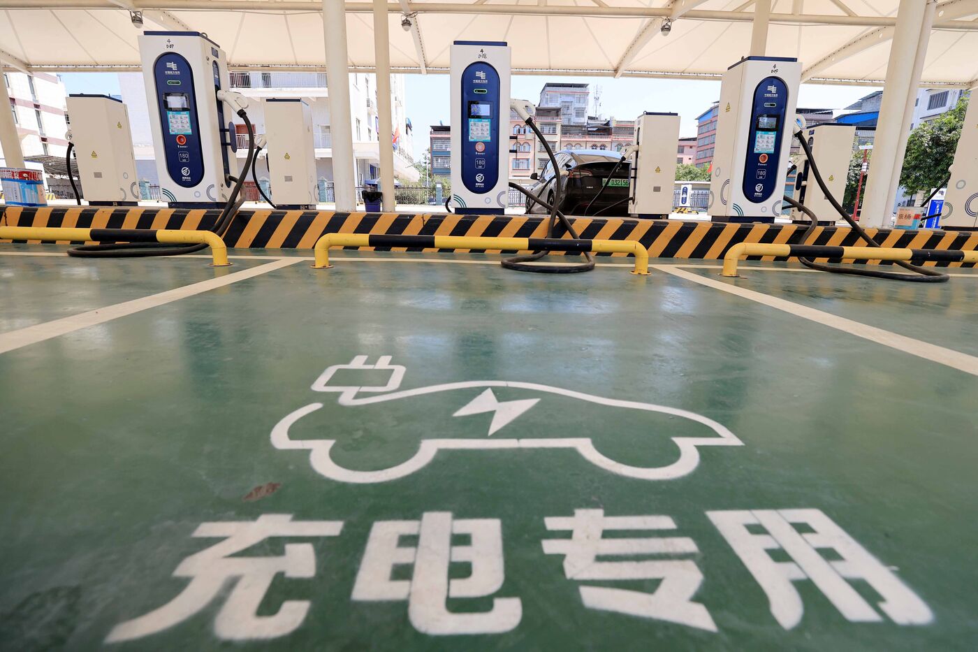Bong bóng thị trường xe điện Trung Quốc đang bắt đầu xì hơi