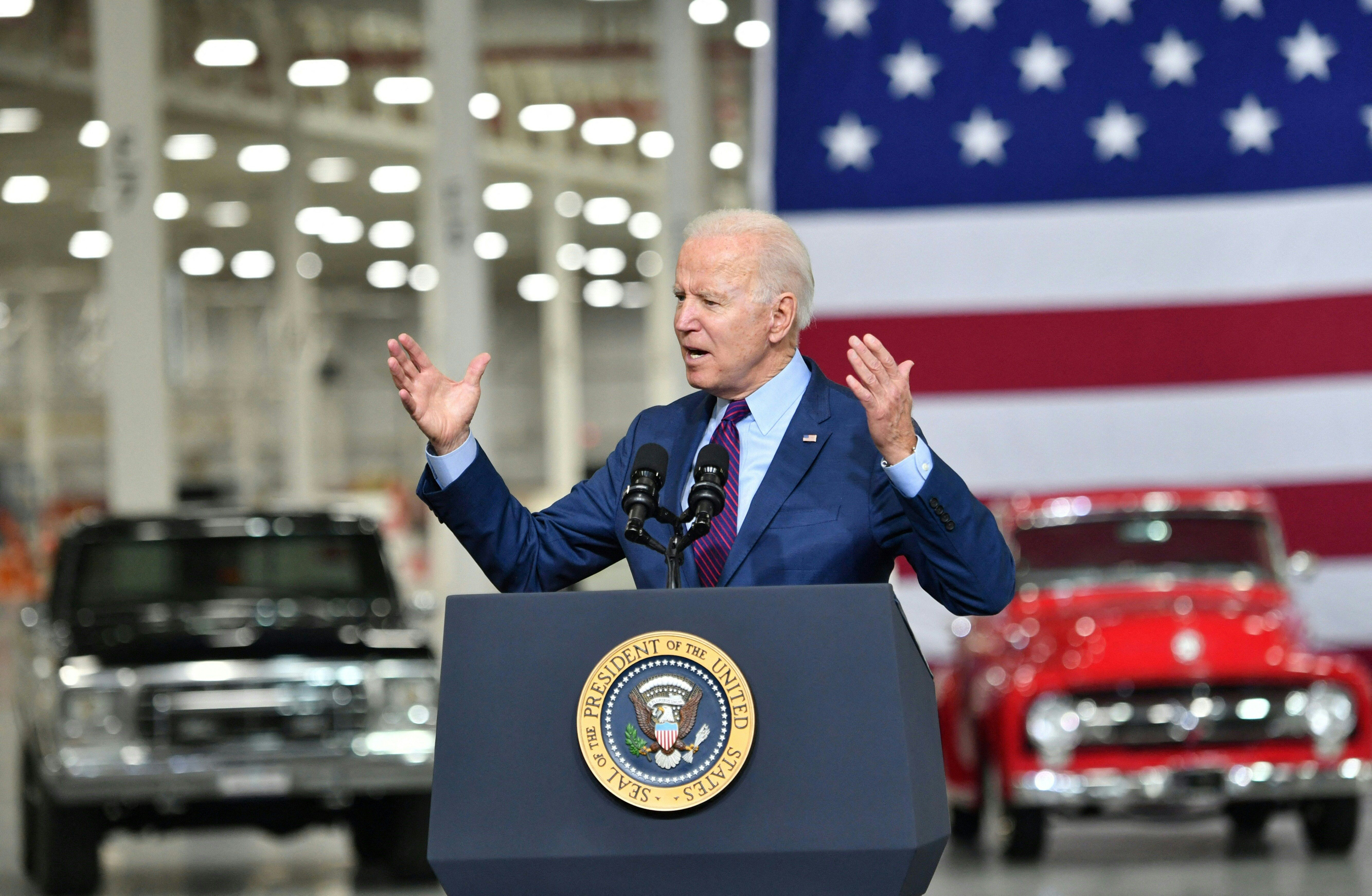 Ngành công nghiệp ô tô “đau đầu” trước đề xuất giảm khí thải phương tiện của Tổng thống Mỹ