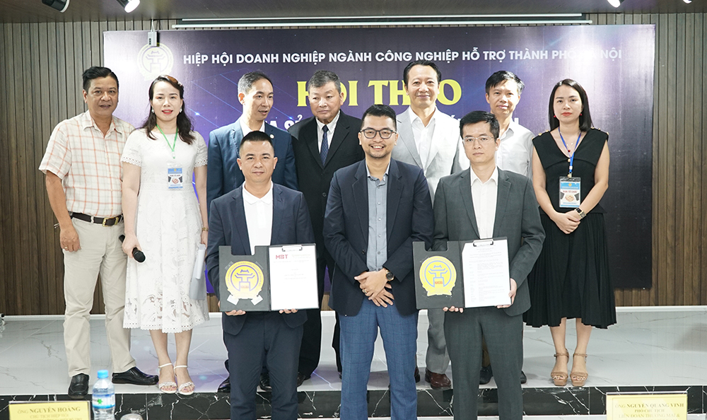 Một số tổ chức, doanh nghiệp tham gia Hội thảo ứng dụng điện mặt trời trong sản xuất công nghiệp ngày 28/6. Ảnh: Lê Vũ.