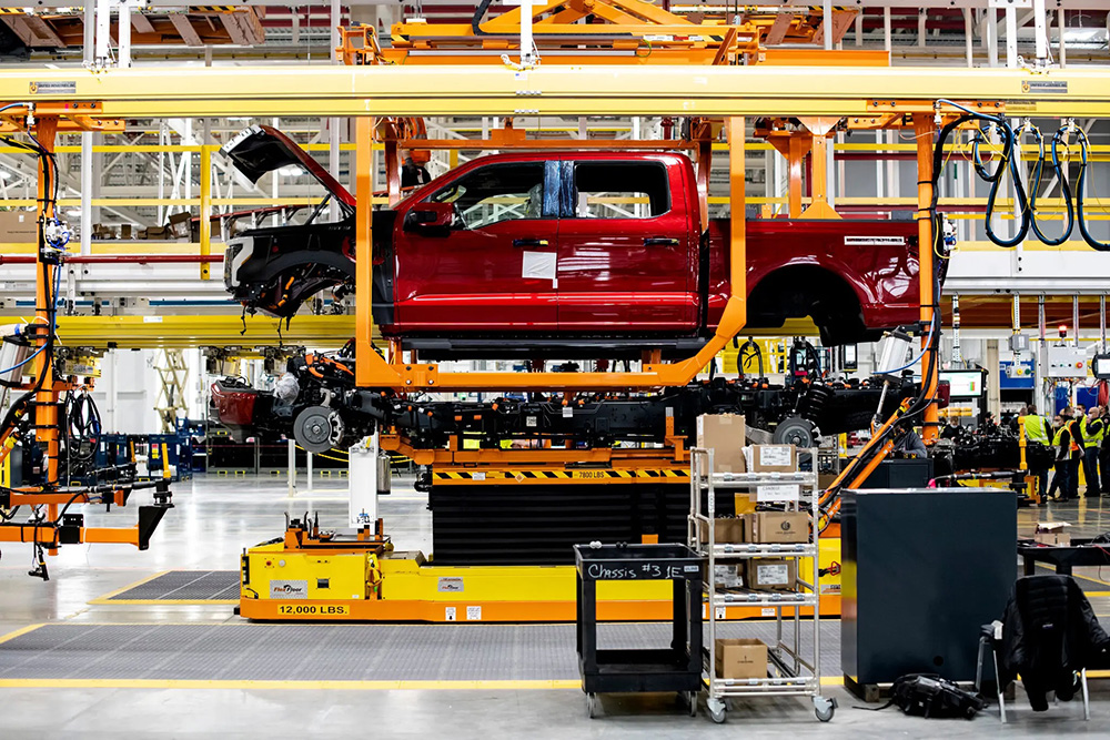 Khan hiếm lithium đẩy các nhà sản xuất ô tô vào mảng kinh doanh khai thác