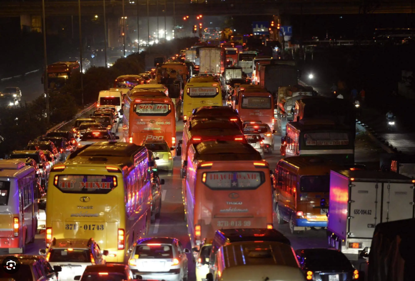 Bộ Giao thông vận tải đề xuất “siết” thời gian lái xe vận tải liên tục vào ban đêm