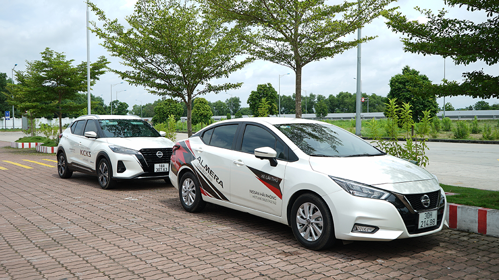 Bộ đôi Nissan Almera và Nissan Kicks. Ảnh: Lê Vũ.