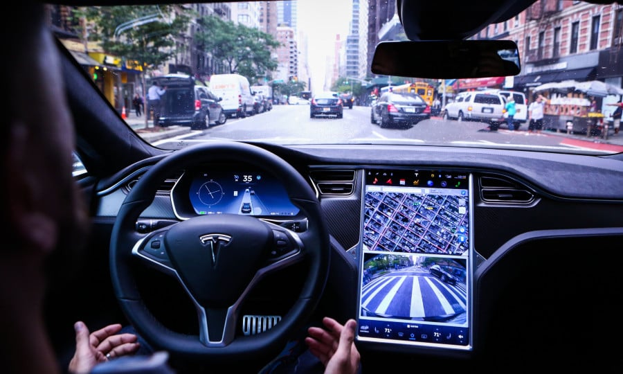 Tesla hầu toà liên tiếp vì công nghệ tự lái, thách thức lớn với Elon Musk