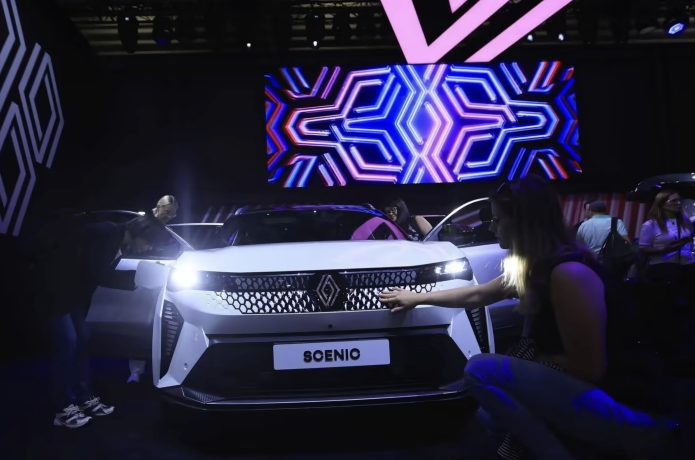 Mẫu xe điện Renault Scenic. Ảnh: Bloomberg.