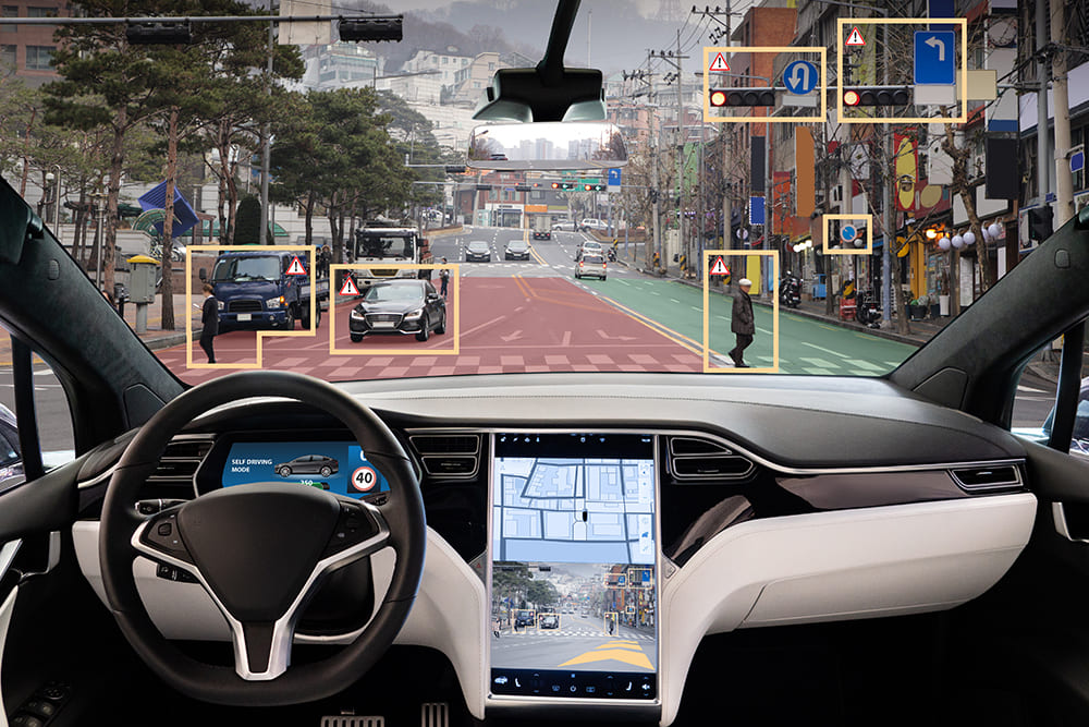 テスラ、人工知能技術で自動運転車技術を「再定義」