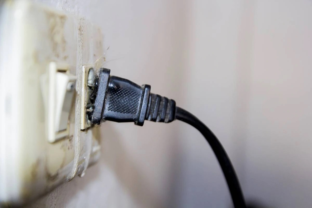 Nhiều vụ cháy xuất phát từ nguyên nhân quá tải điện. Ảnh: Internet.