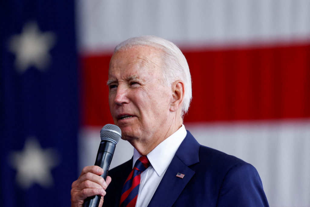 Tổng thống Biden và bộ máy của ông đang vấp phải những khó khăn trong việc thúc đẩy sự phát triển xe điện.