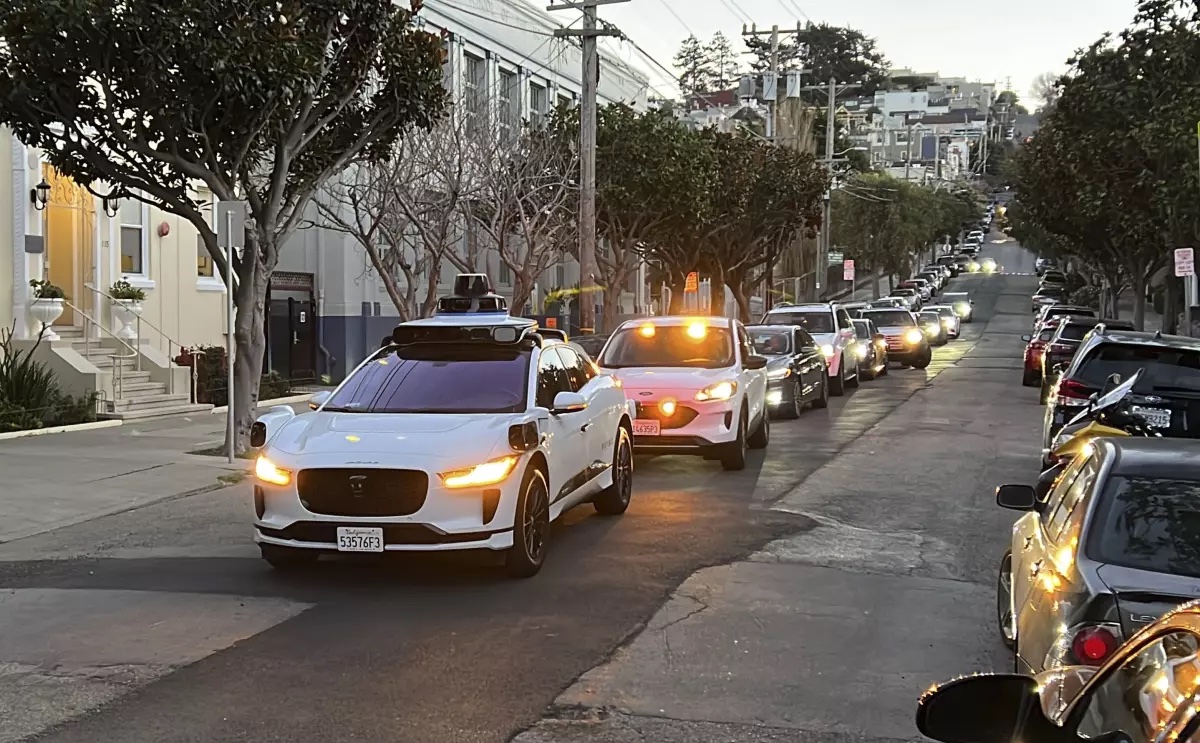 Robotaxi an toàn hơn nhiều so với ô tô do con người điều khiển?