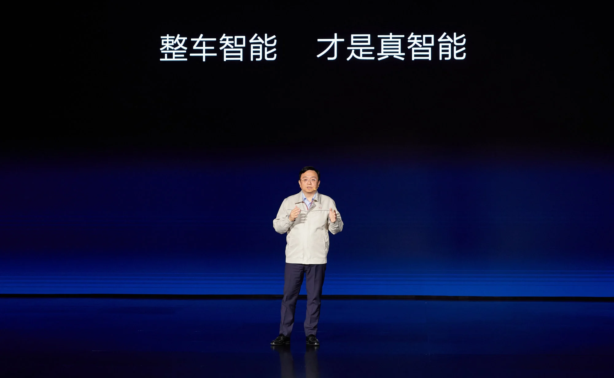 CEO Wang của BYD cho biết, năm ngoái, BYD đã bán được hơn 3 triệu phương tiện sử dụng năng lượng mới, bao gồm cả xe điện thuần túy và xe plug-in hybrid, tăng 60% so với cùng kỳ năm trước.  