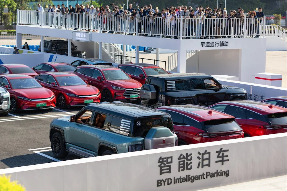 BYD đầu tư 14 tỷ USD phát triển ô tô thông minh: Chiến trường mới của ngành ô tô thế giới nóng dần