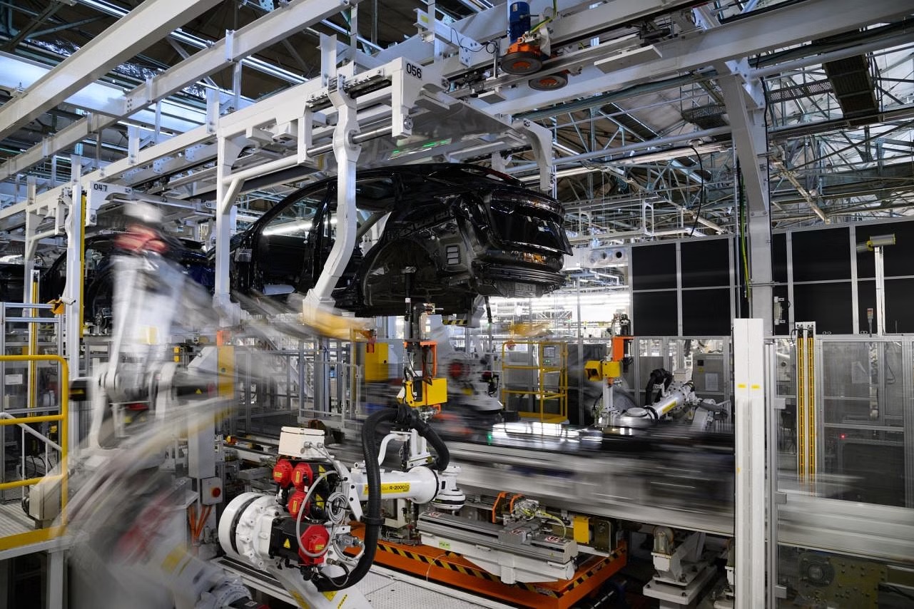 Các nhà sản xuất ô tô Nhật Bản tiếp tục đầu tư vào EV bất chấp tình trạng phát triển chậm chạp