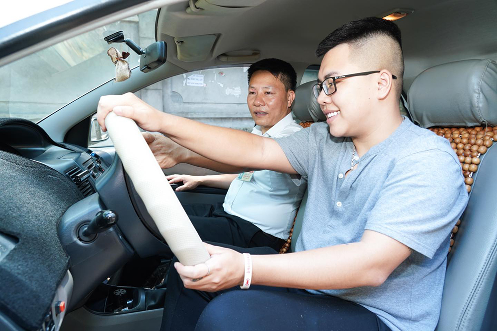 Thời gian đào tạo lái xe ngày càng dài, có thiết bị giám sát DAT.