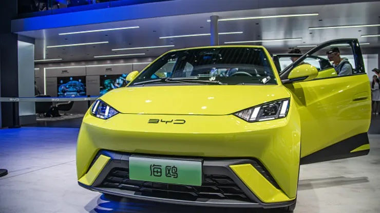 Vì sao một mẫu xe điện cỡ nhỏ của Trung Quốc khiến các CEO và chính trị gia toàn cầu lo lắng?