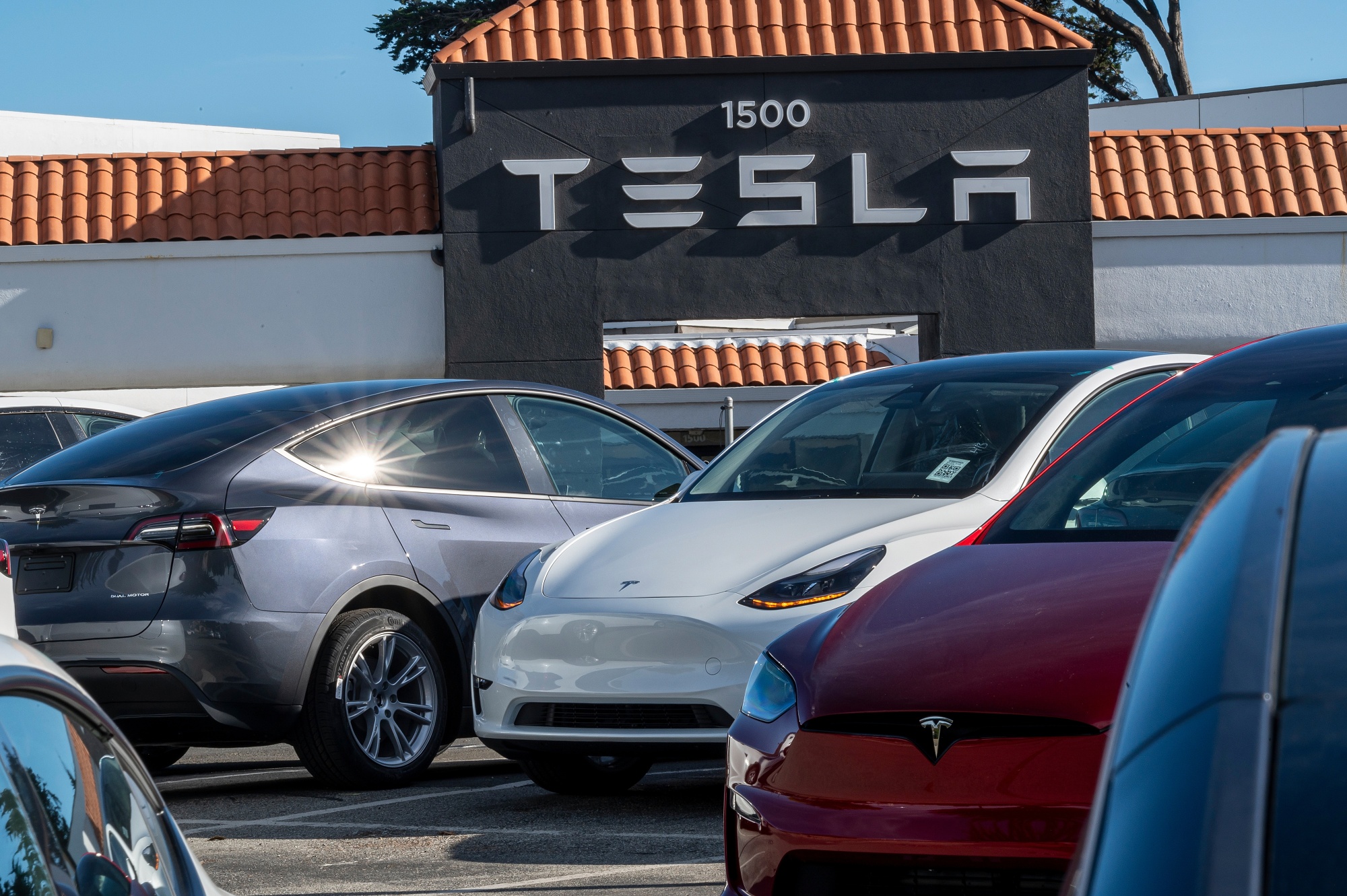 Phố Wall “phát sốt” vì doanh số xe bán hàng của Tesla