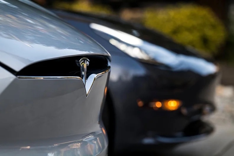 Tesla hủy bỏ kế hoạch sản xuất ô tô điện giá rẻ, nước cờ sai lầm?