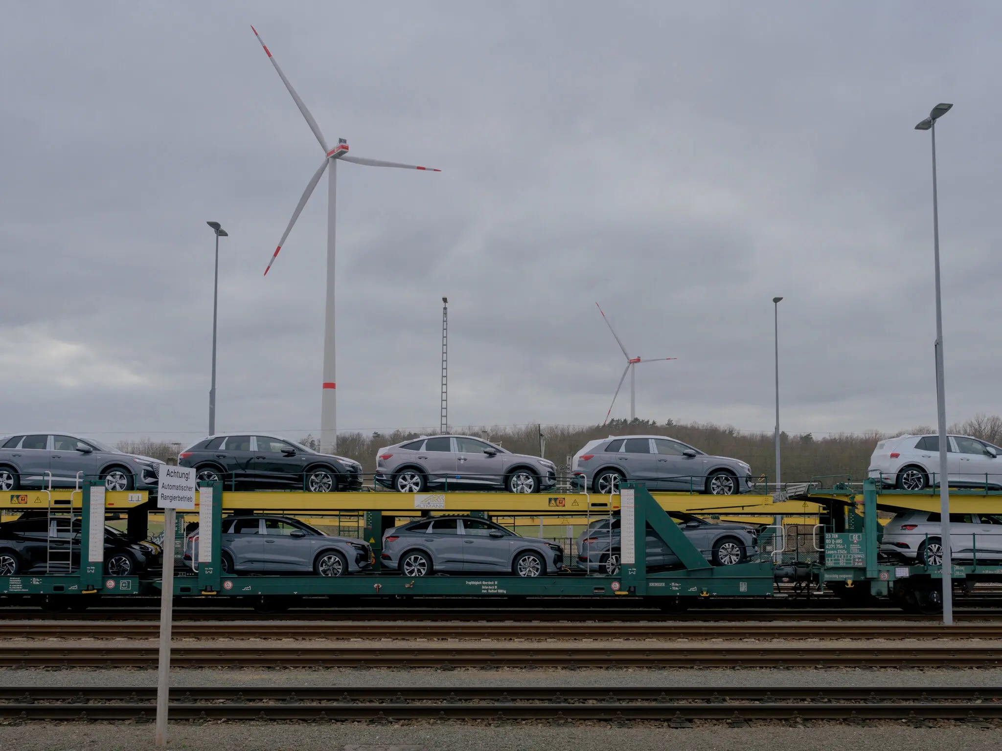 Điều gì sẽ xảy ra khi các nhà sản xuất ô tô ở Đức chuyển sang sản xuất xe điện hoàn toàn?