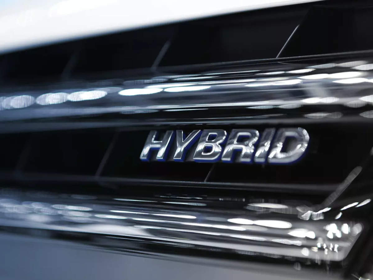 Mỹ bất ngờ hạ mục tiêu điện khí hoá, cho thêm thời gian với xe hybrid