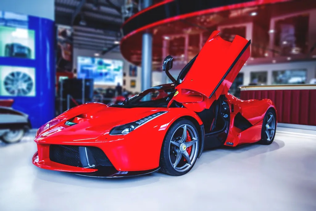 Bí quyết "sản xuất ít vẫn lãi lớn" của Ferrari