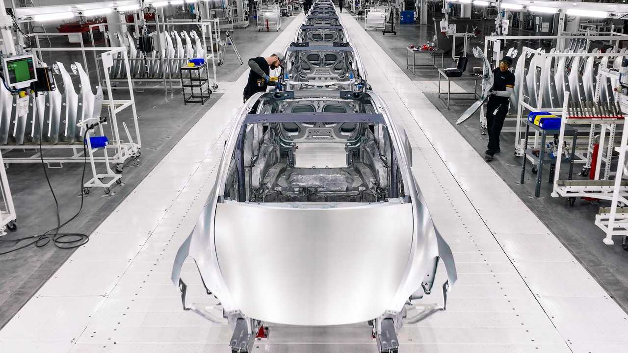 Lý do Tesla đặt cược lớn vào gigacasting khiến các nhà sản xuất EV khác phải “đau đầu”