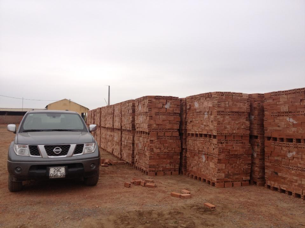 Nissan Navara đồng hành cùng anh Luyện trong công việc kinh doanh vật liệu xây dựng​.