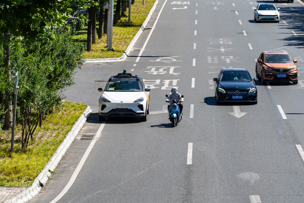 Giấc mơ robot taxi của Trung Quốc gây ra lo ngại về kinh tế do mối đe dọa của AI