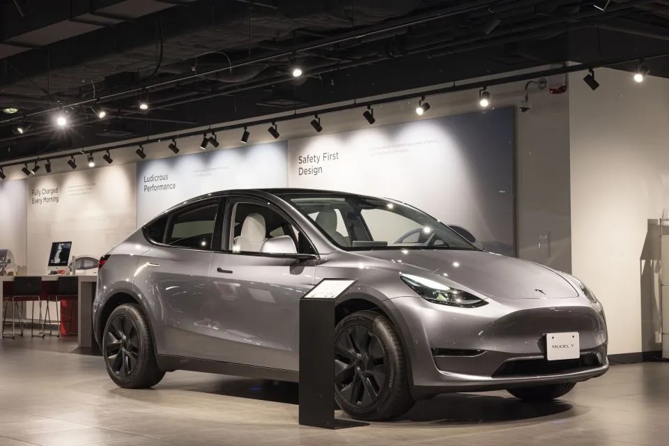 Chiếc xe điện bán chạy nhất trên toàn cầu: Tesla Model Y.  