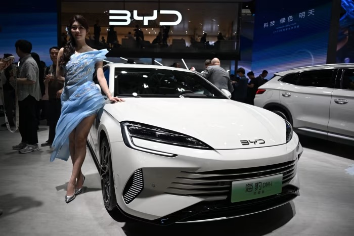 Thị trường pin Trung Quốc bị chia rẽ mạnh mẽ giữa những công ty lớn hơn như BYD và CATL. Ảnh: Getty.