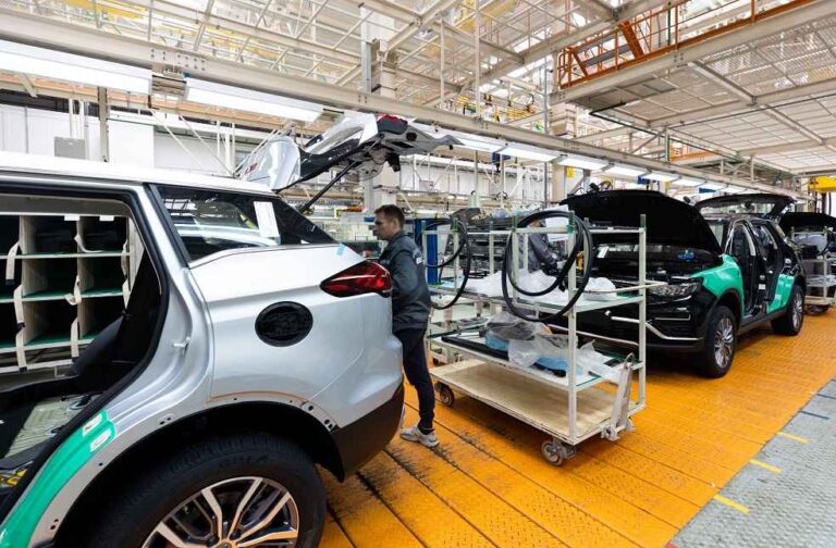 Các nhà sản xuất xe điện của Trung Quốc đang tìm 