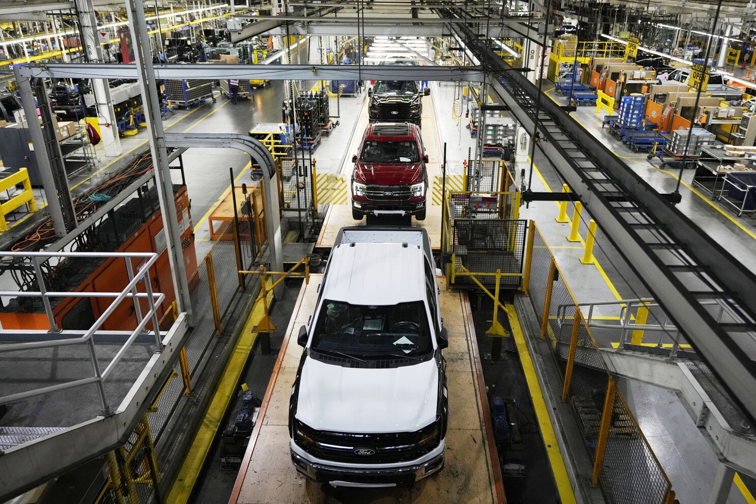 Tình trạng đối lập của Tesla và cả ngành công nghiệp EV Mỹ dưới mức thuế quan mới