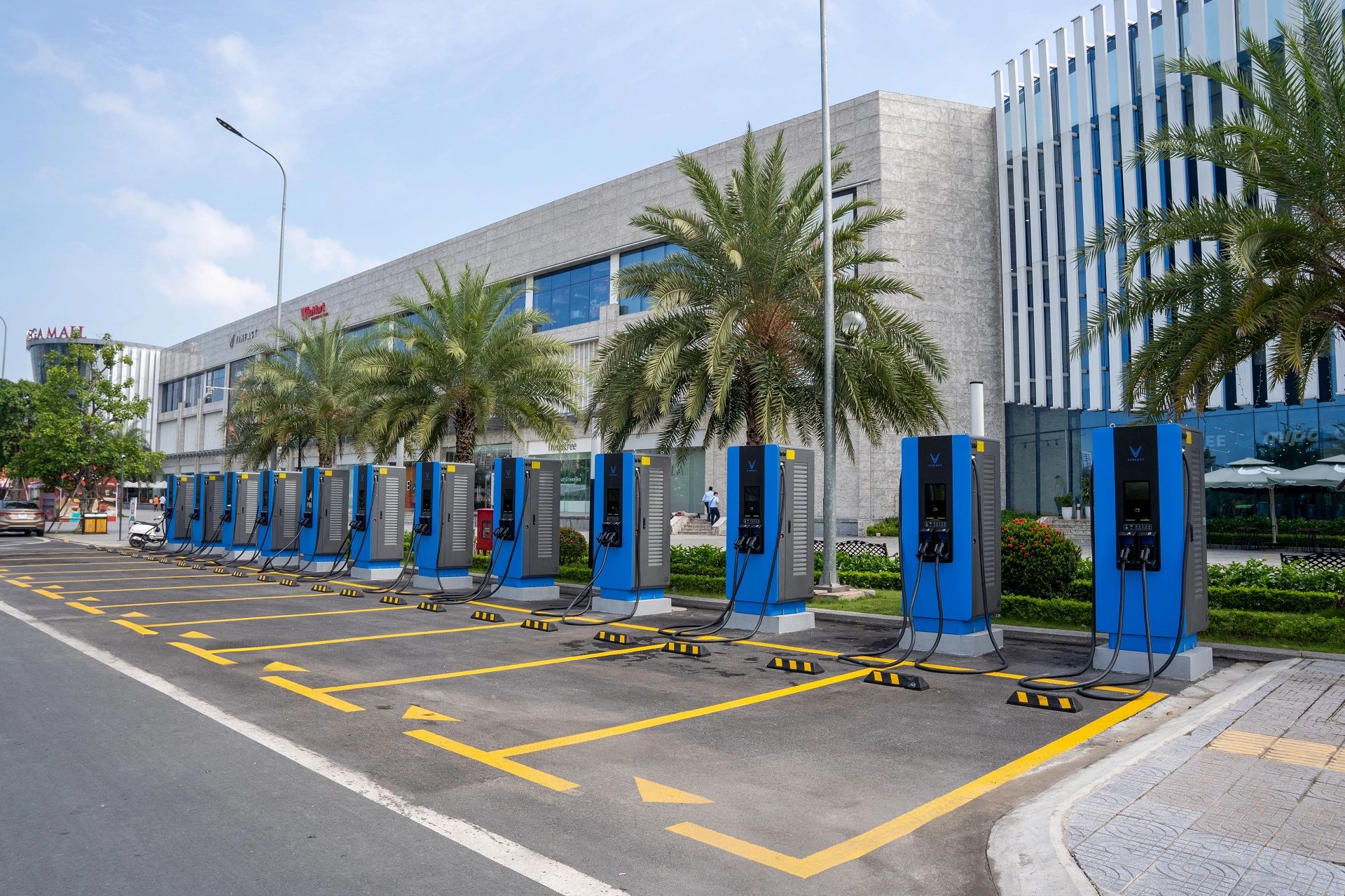 Cuộc đua phát triển trạm sạc xe điện tại Việt Nam được đẩy mạnh