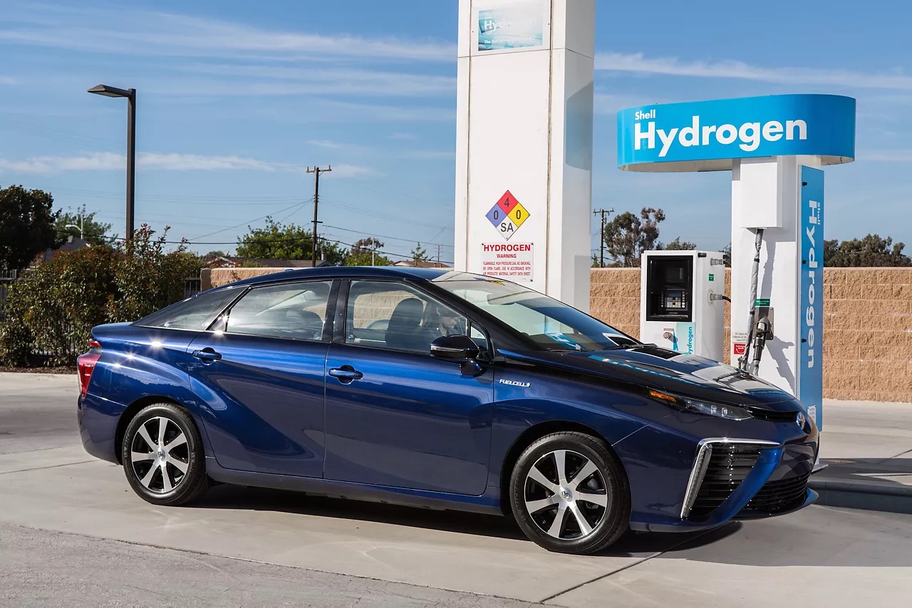 Toyota kêu gọi đầu tư vào nhiên liệu xanh để tránh sự thống trị của Trung Quốc