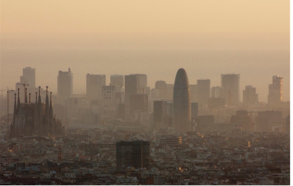 Tại Barcelona, 70% dân số tiếp xúc với nồng độ NO2 cao hơn mức khuyến nghị của WHO và EU. Nguồn: AMB.