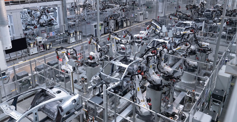 “Đấu” Tesla, Xiaomi trang bị 1.000 robot cho nhà máy sản xuất xe điện tăng công suất