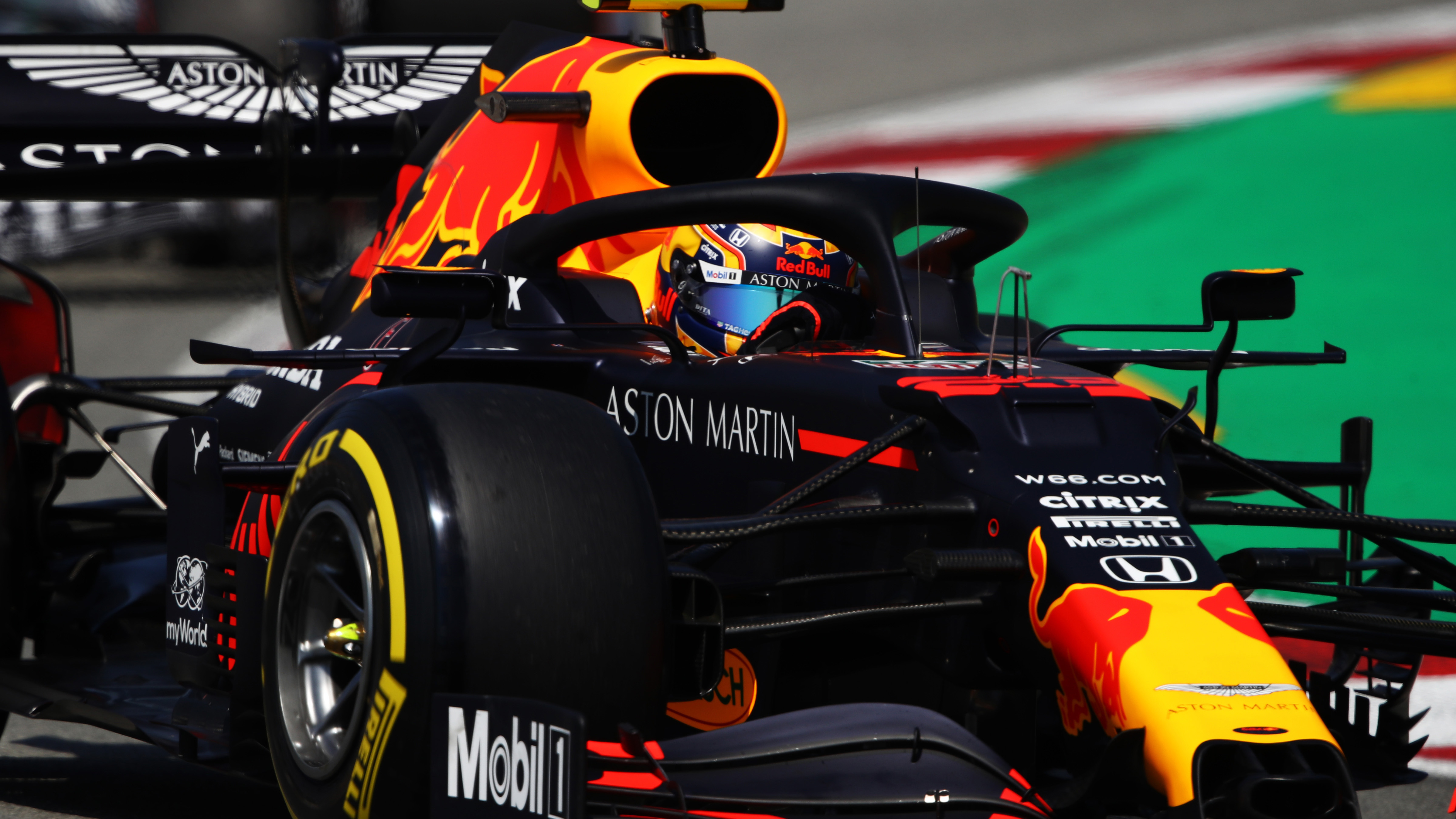 Max Verstappen dù nỗ lực nhưng không bắt kịp được Hamilton