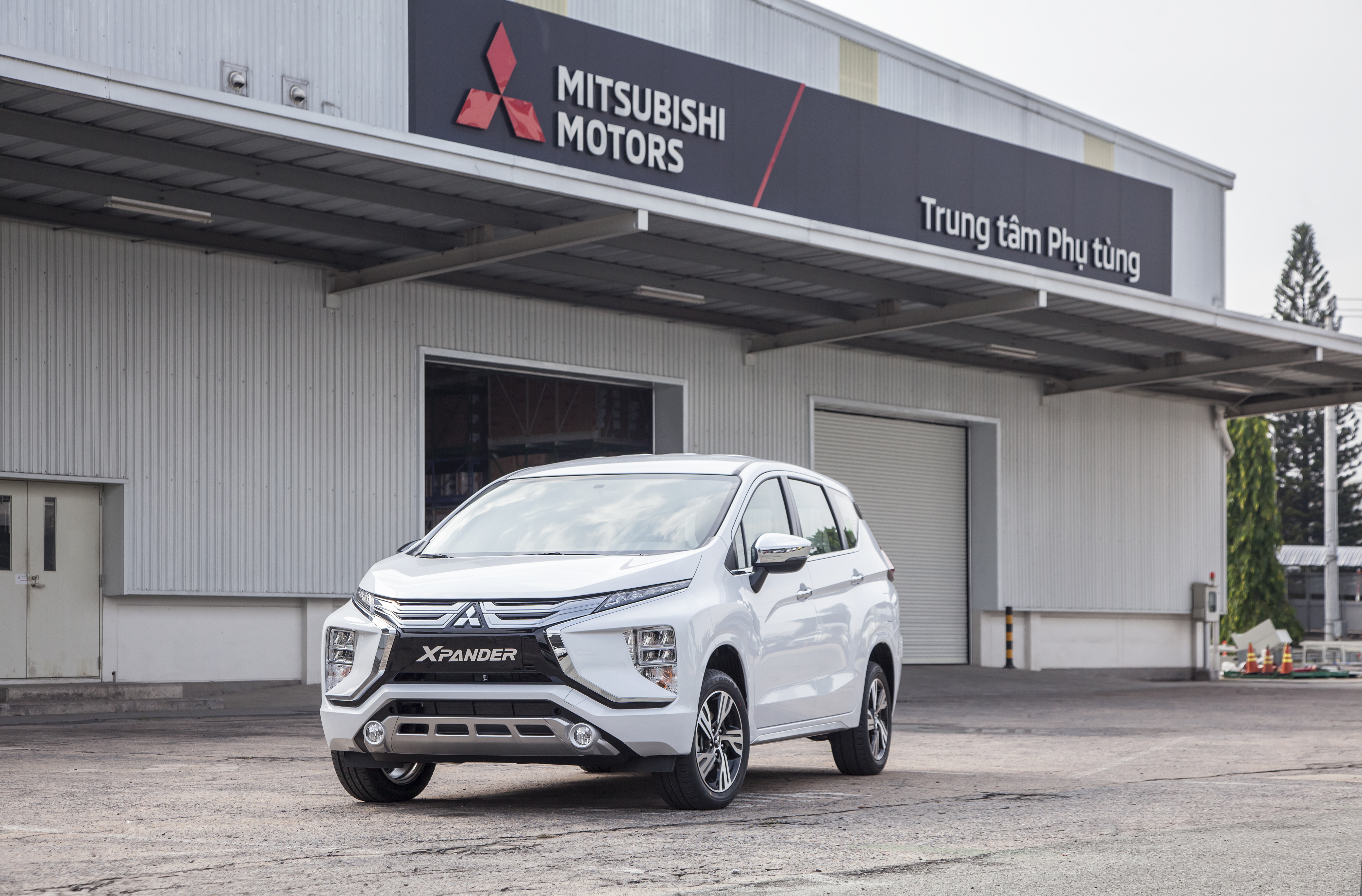 Hai mẫu xe ăn khách nhất của Mitsubishi là Xpander và Outlander đang được nhà sản xuất ra thông báo triệu hồi để thay thế bơm xăng.