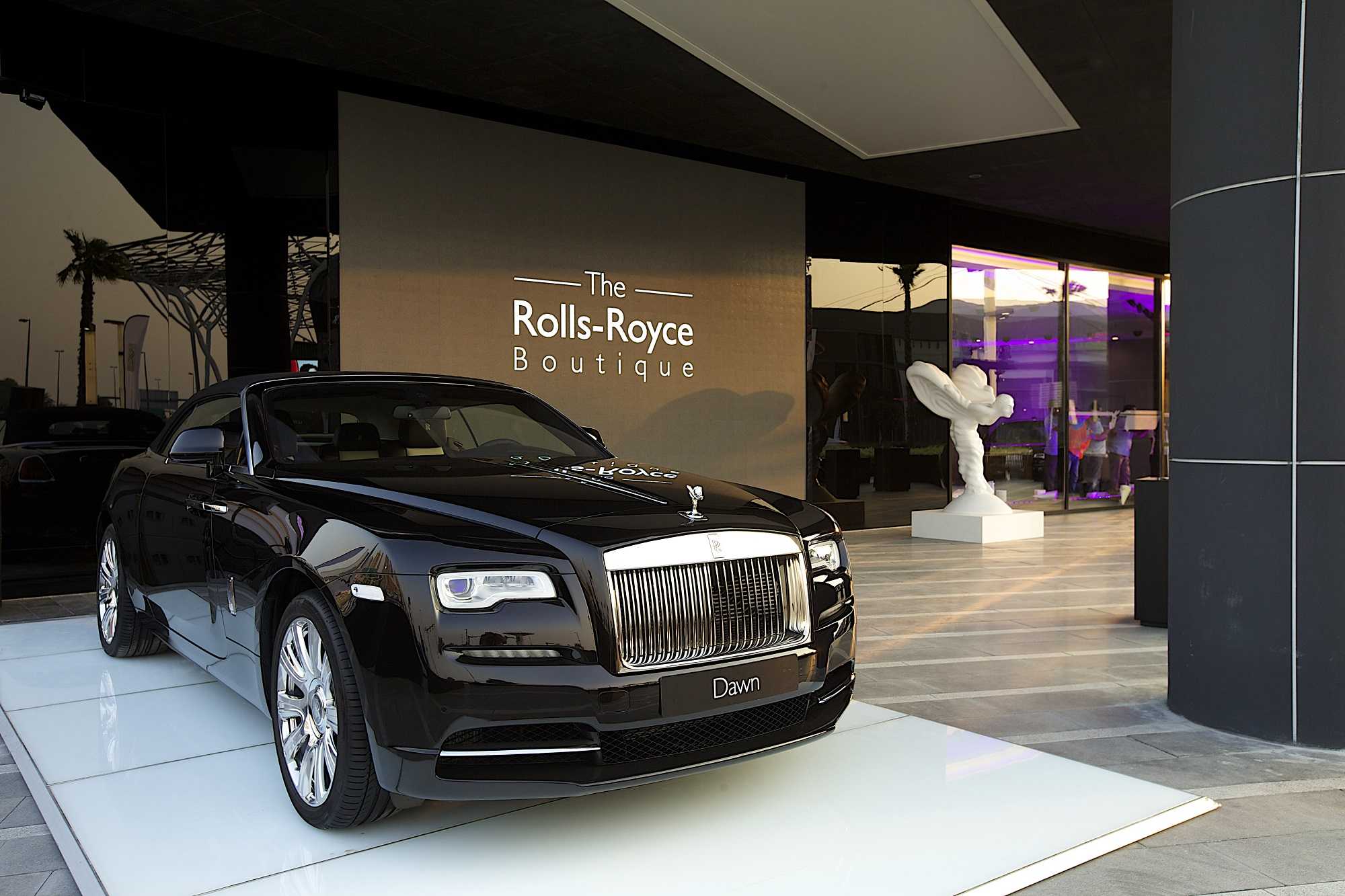 RollsRoyce hoàn thành cuộc thử nghiệm dài 25 triệu km cho mẫu xe điện sắp  ra mắt