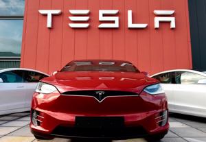Tesla bán gần 500.000 xe trong năm 2020 