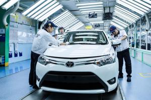 Toyota tạm dừng sản xuất mẫu xe bán chạy nhất do dịch COVID-19