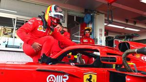 Những hình ảnh đầu tiên của tân binh Carlos Sainz trên đường đua cho Ferrari